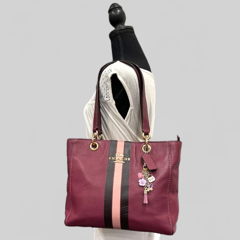 ⭐️⭐️SOLD⭐️⭐️ Coach Jes Pebbled Leather Tote/Shoulder Bag with Varsity Stripe - Picture 2 of 16
